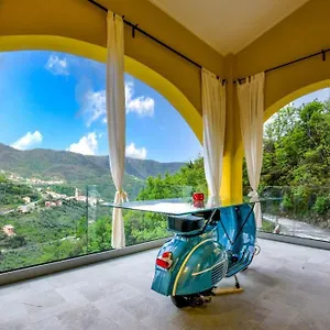 Vespa , Moneglia Italie
